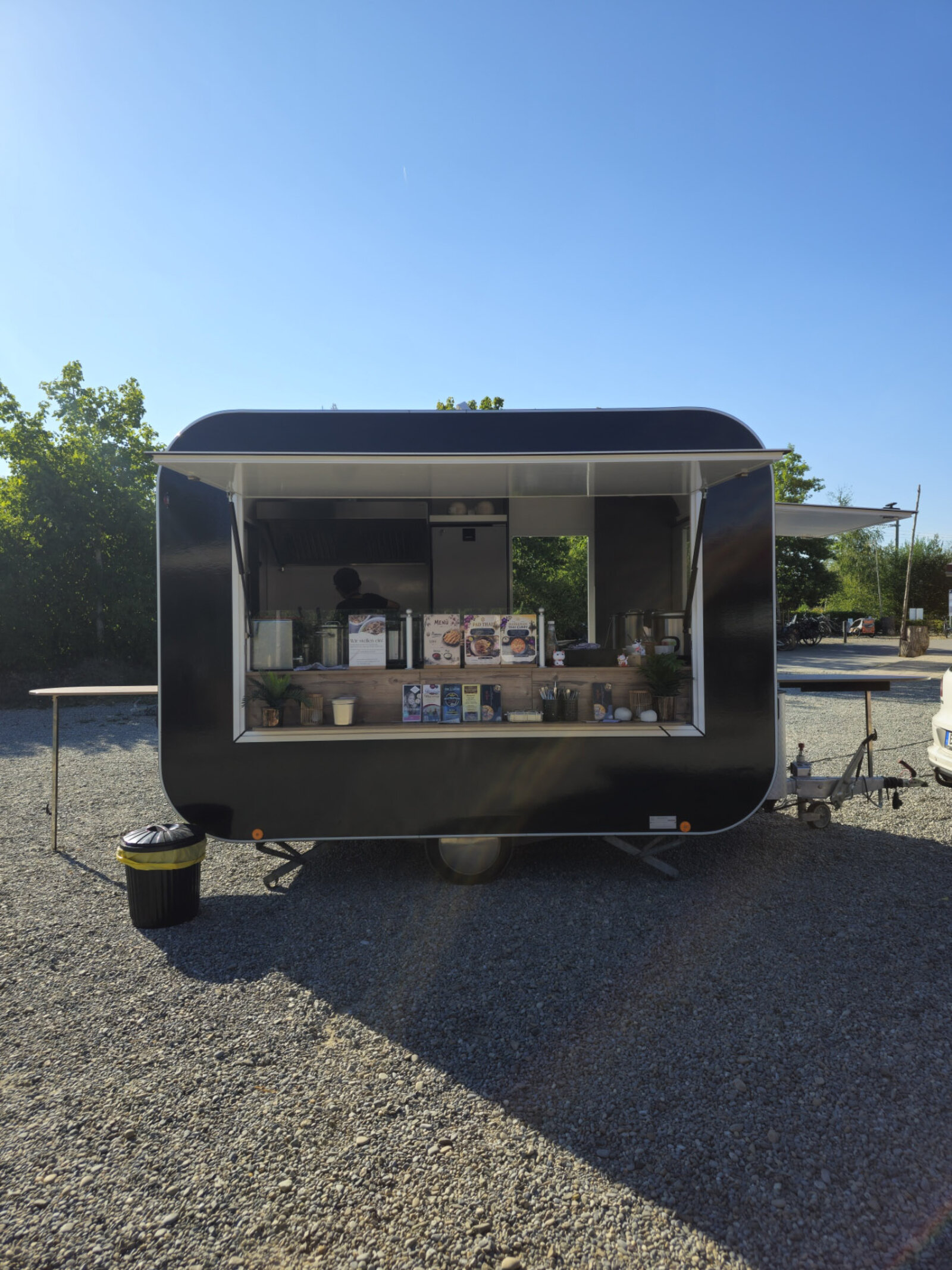 Unser Foodtruck bei Tageslicht